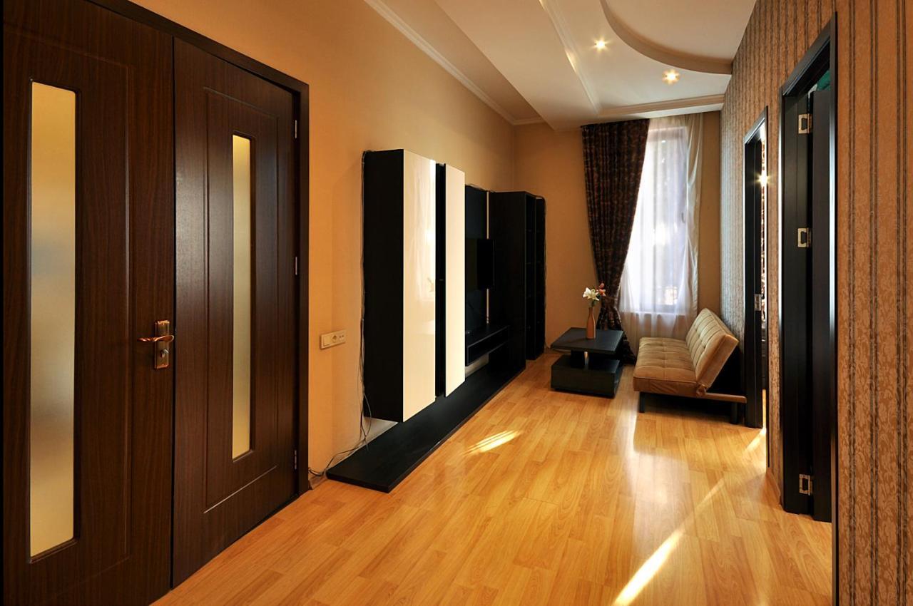 טביליסי Hotel Majestic מראה חיצוני תמונה