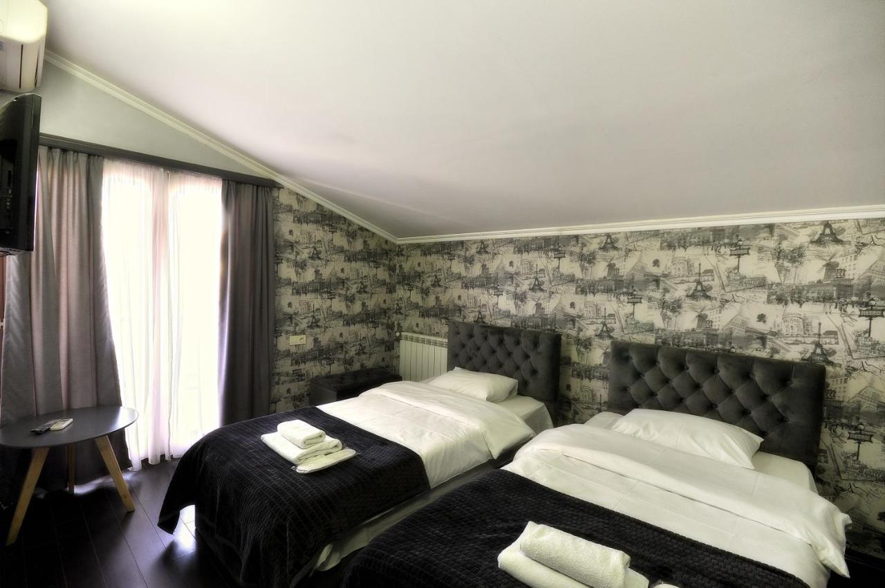 טביליסי Hotel Majestic מראה חיצוני תמונה