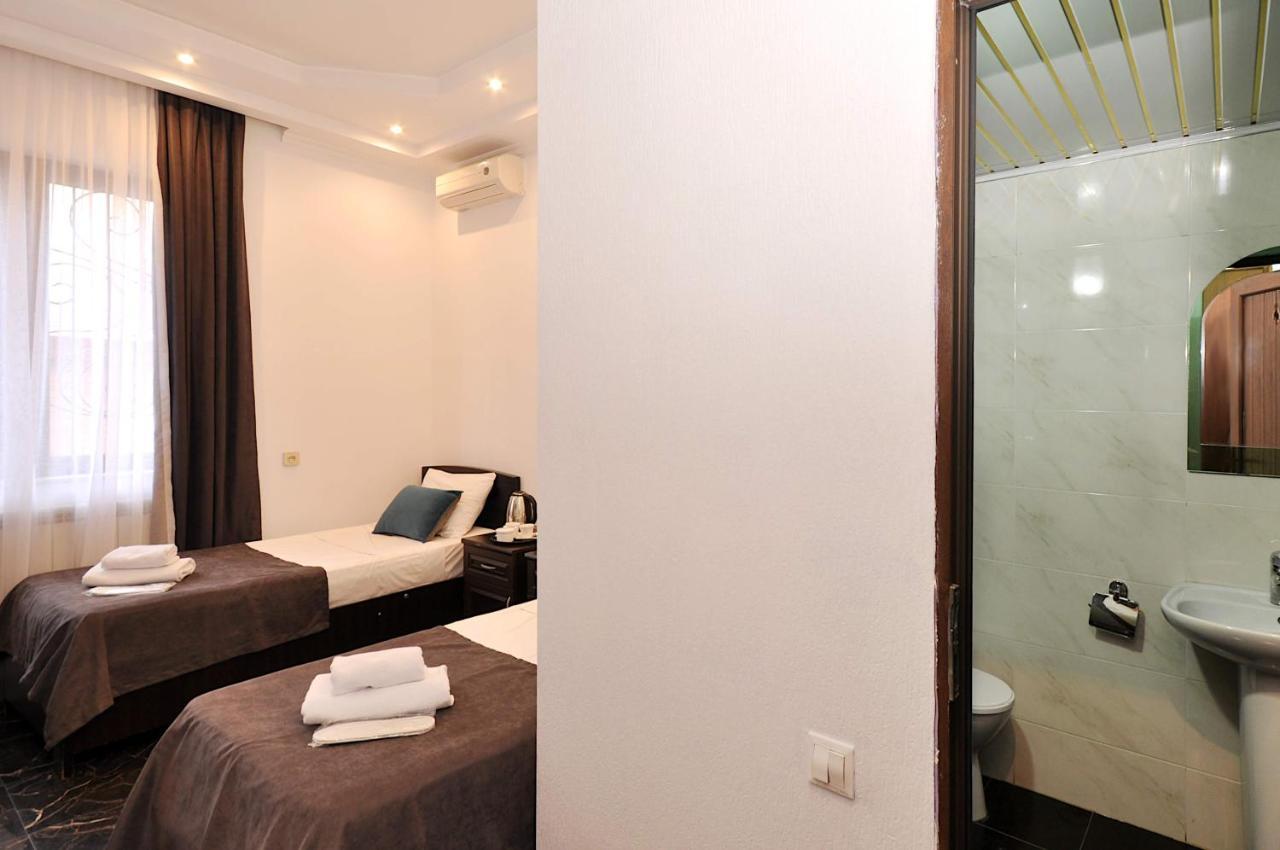 טביליסי Hotel Majestic מראה חיצוני תמונה