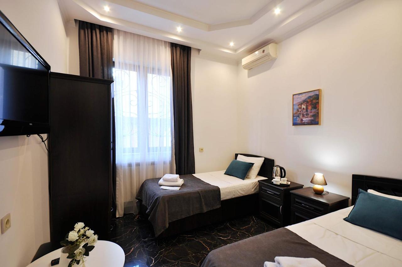 טביליסי Hotel Majestic מראה חיצוני תמונה