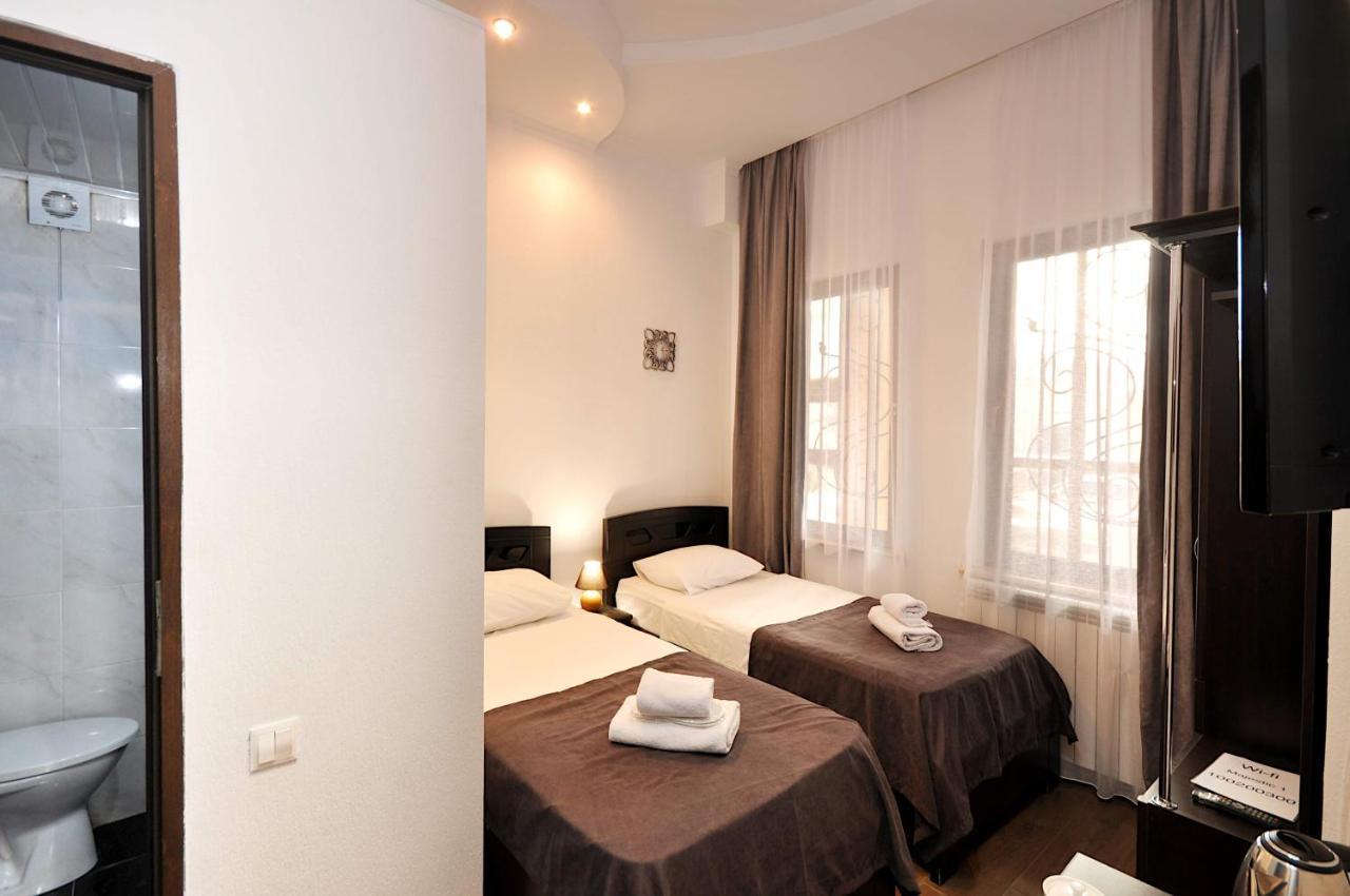 טביליסי Hotel Majestic מראה חיצוני תמונה