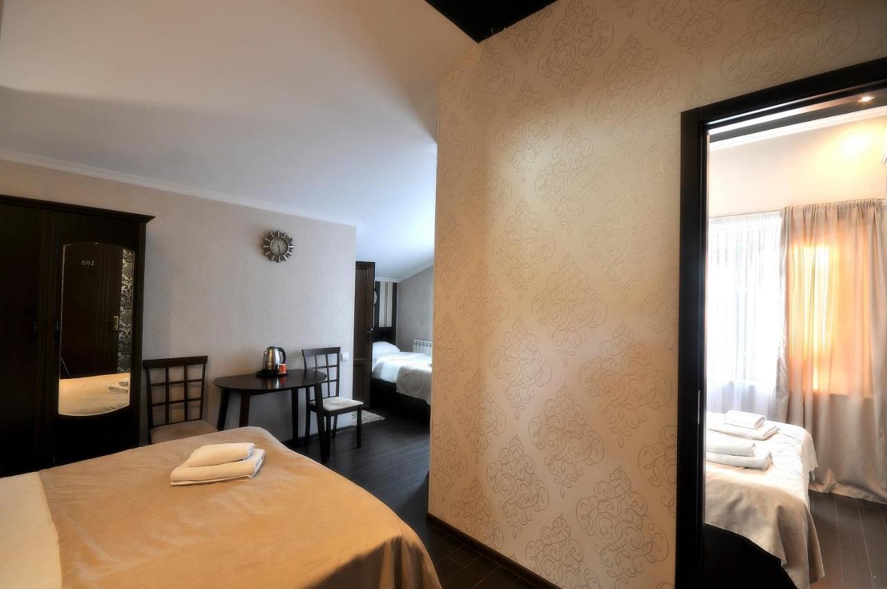 טביליסי Hotel Majestic מראה חיצוני תמונה