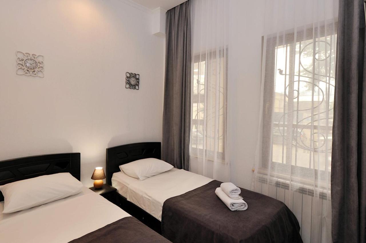 טביליסי Hotel Majestic מראה חיצוני תמונה