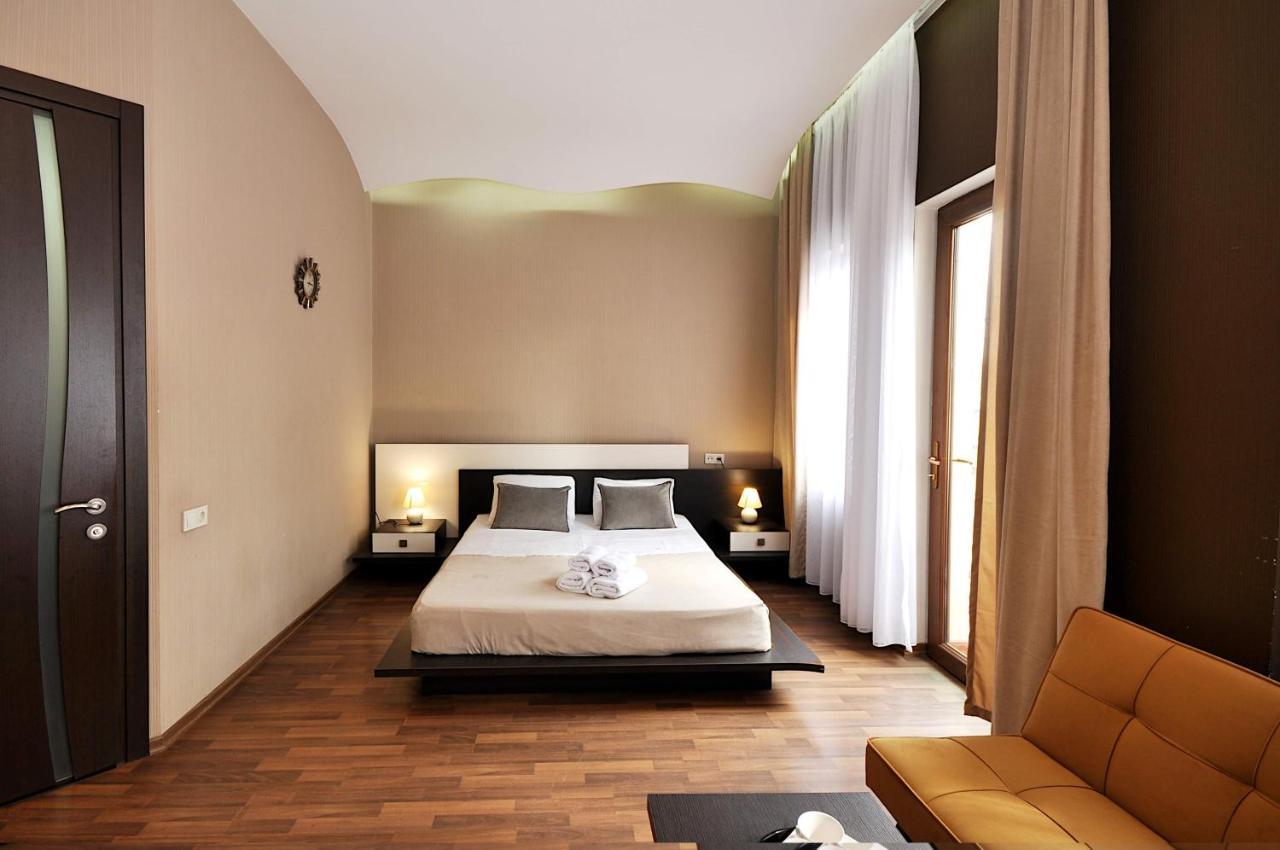 טביליסי Hotel Majestic מראה חיצוני תמונה