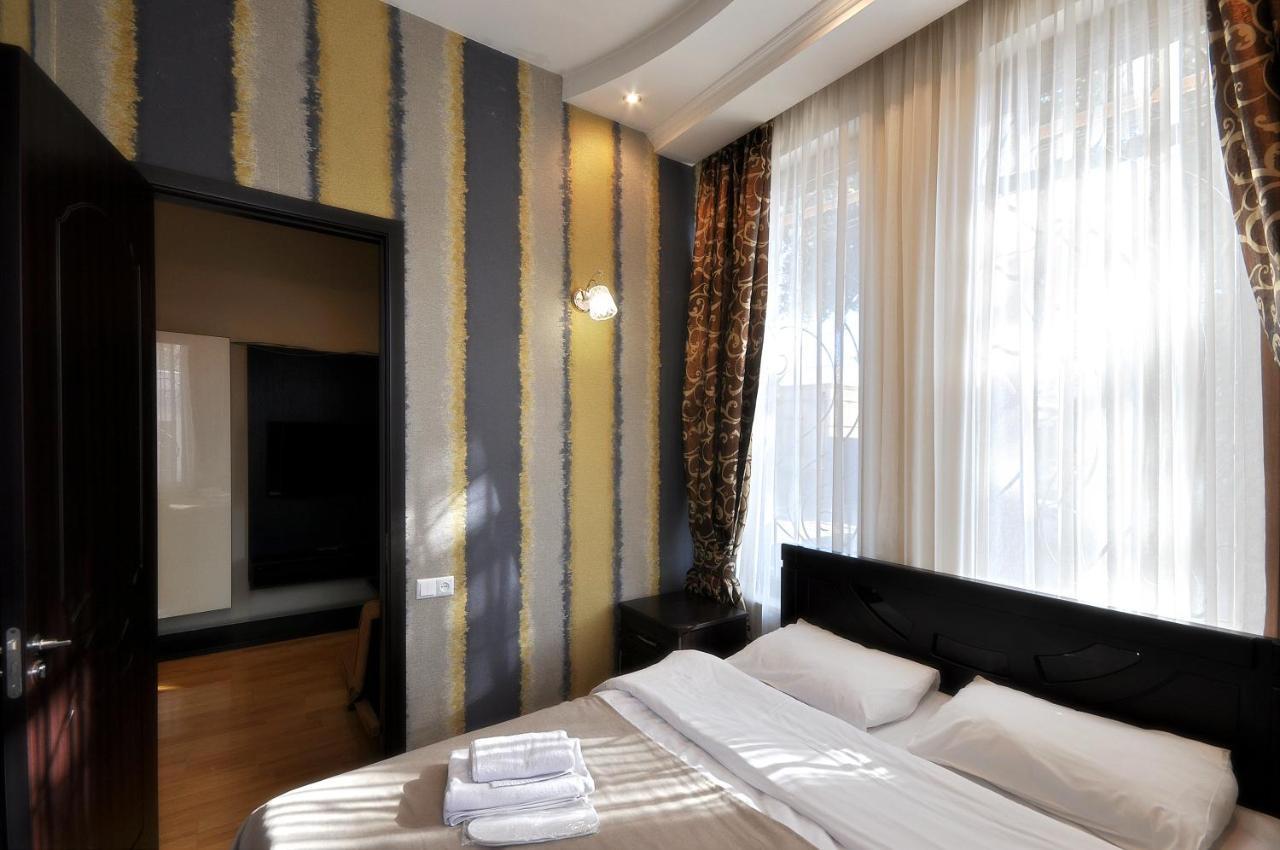 טביליסי Hotel Majestic מראה חיצוני תמונה