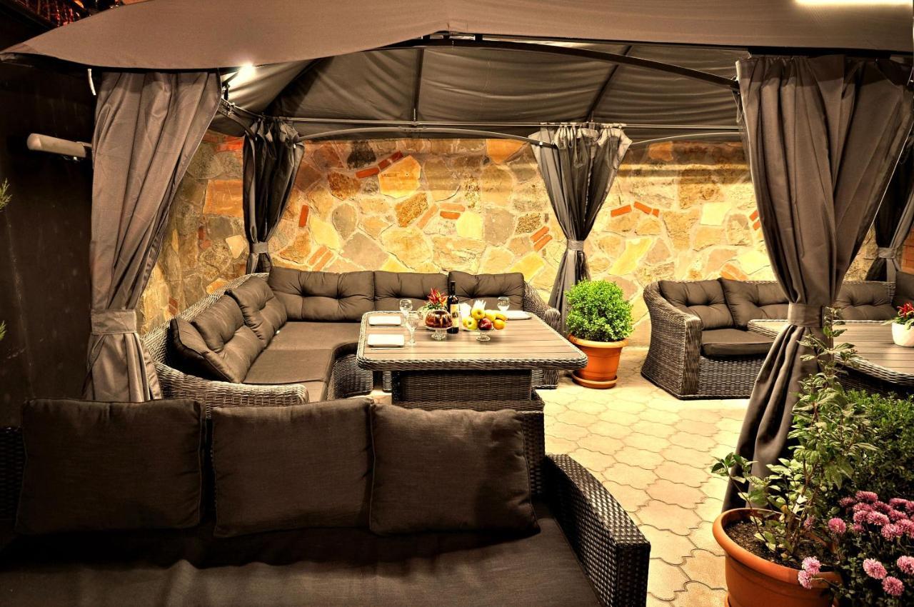 טביליסי Hotel Majestic מראה חיצוני תמונה