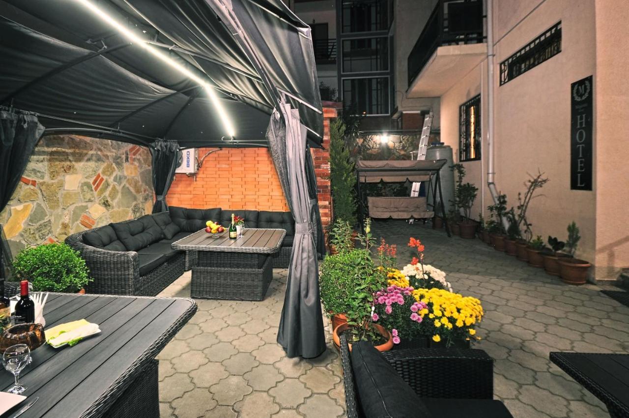 טביליסי Hotel Majestic מראה חיצוני תמונה