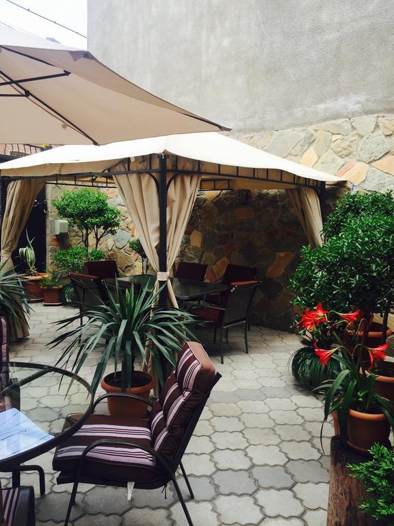 טביליסי Hotel Majestic מראה חיצוני תמונה