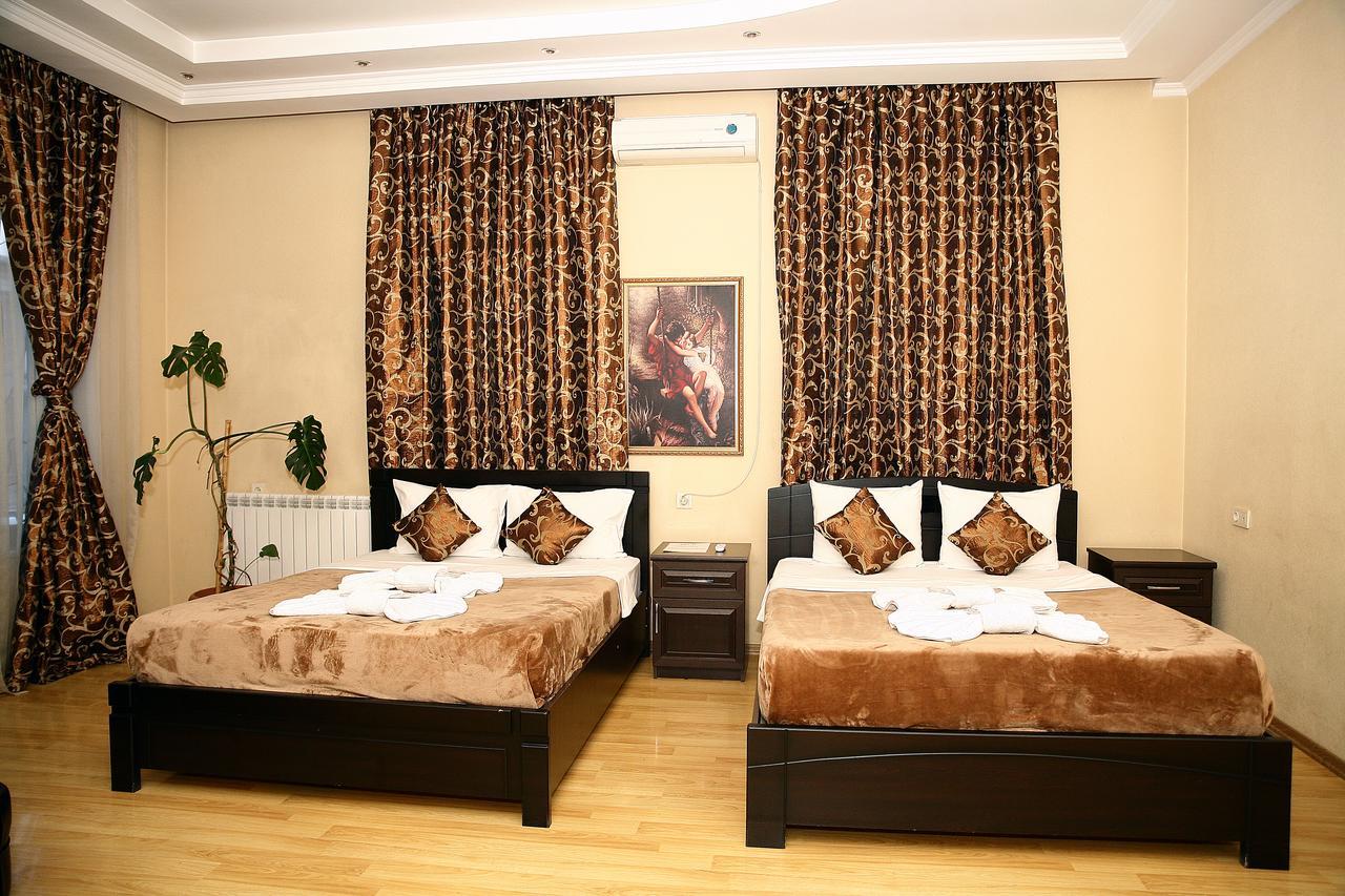 טביליסי Hotel Majestic מראה חיצוני תמונה