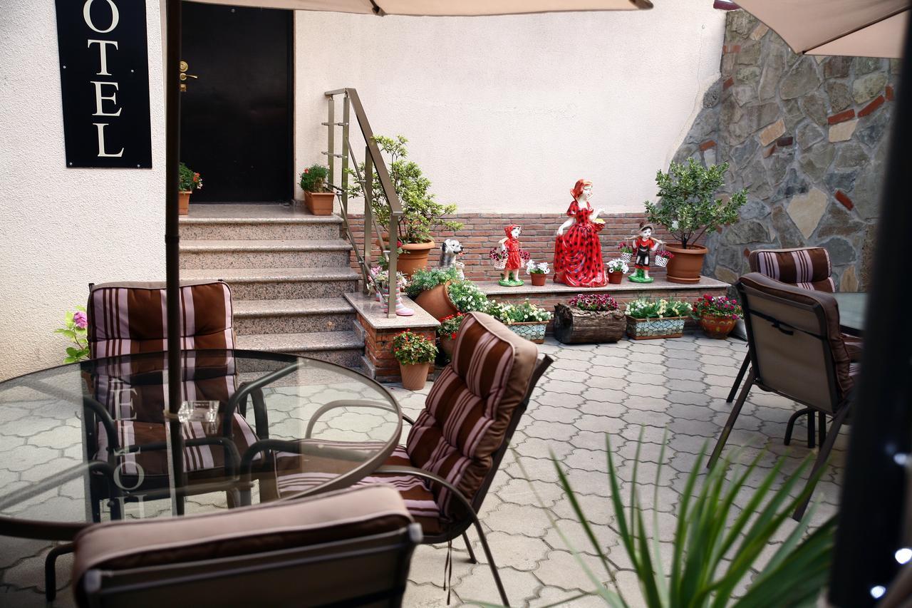 טביליסי Hotel Majestic מראה חיצוני תמונה