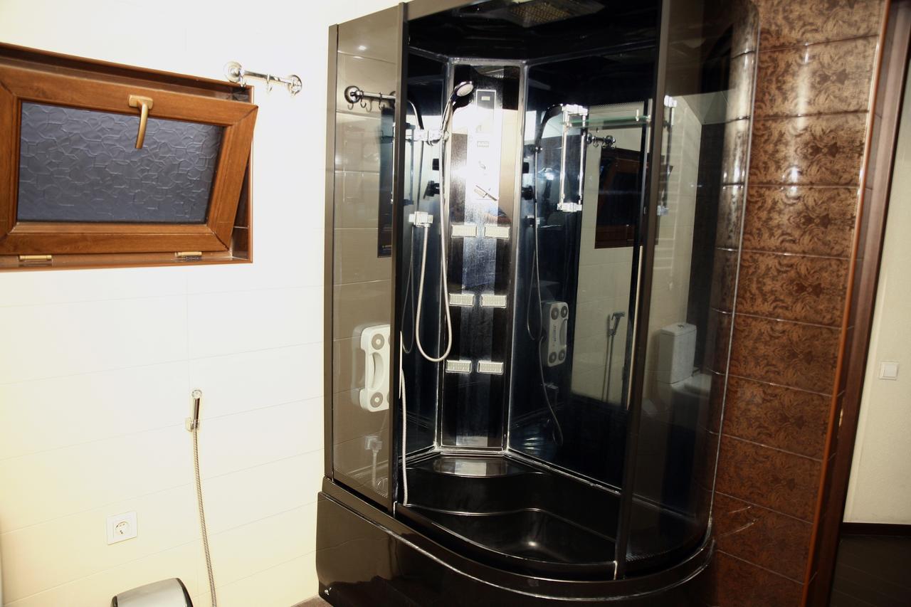 טביליסי Hotel Majestic מראה חיצוני תמונה