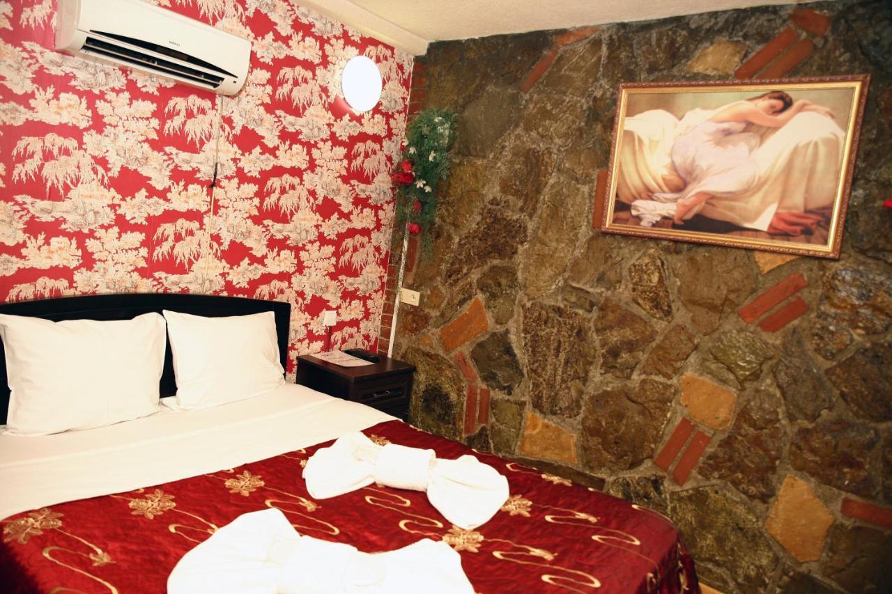 טביליסי Hotel Majestic מראה חיצוני תמונה